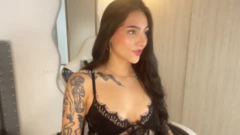 Snapshot of sara_queen9 chatting on 02/18/25, 06:47 Sara online show from 02/18/25, 06:47