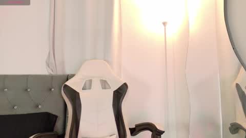 Snapshot of sara_queen9 chatting on 03/12/26, 04:57 Sara online show from 03/12/26, 04:57