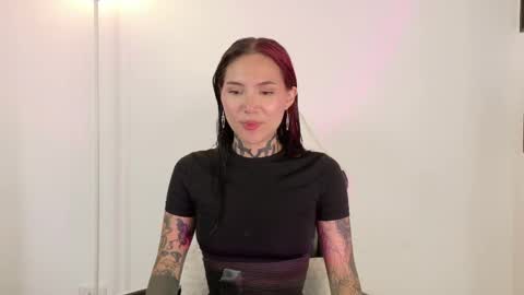 Snapshot of sara_queen9 chatting on 04/09/26, 02:11 Sara online show from 04/09/26, 02:11