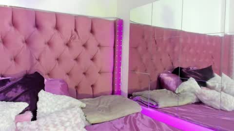 Snapshot of sara_ramirez0 chatting on 09/11/25, 12:00 sara_ramirez0 online show from 09/11/25, 12:00