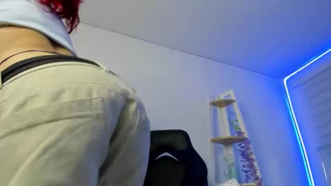 Snapshot of sara_red_x chatting on 03/27/26, 04:07 sara_red_x online show from 03/27/26, 04:07
