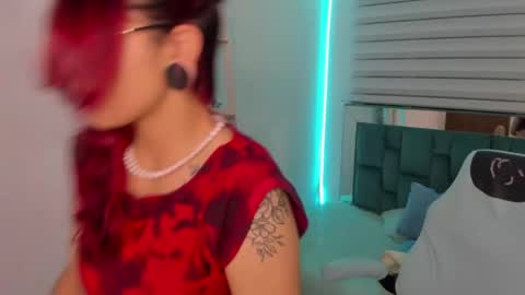 sara_red_x online show from 05/21/26, 03:24