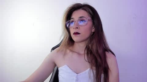 sara_roades online show from 11/21/25, 07:45