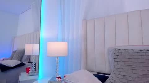 Snapshot of sara_sanders chatting on 11/15/25, 09:11 sara_sanders online show from 11/15/25, 09:11