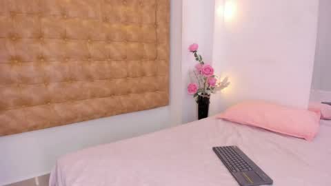 Snapshot of sara_sm1th_ chatting on 04/23/26, 12:29 sara_sm1th_ online show from 04/23/26, 12:29