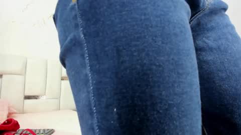 Snapshot of sara_sm1th_ chatting on 05/22/26, 12:00 sara_sm1th_ online show from 05/22/26, 12:00