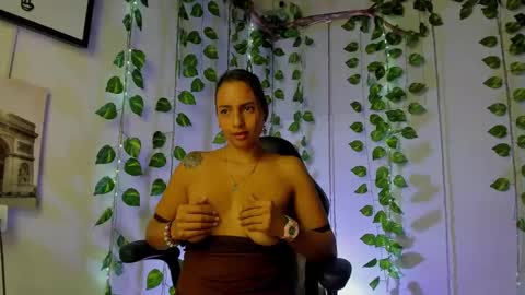 Snapshot of sara_thompson01 chatting on 09/16/25, 01:50 SARA online show from 09/16/25, 01:50