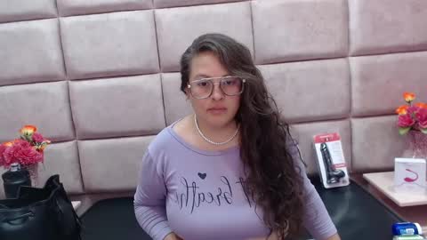 sara_thonson_ online show from 02/09/25, 03:00