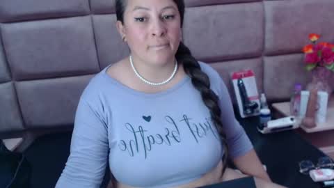 sara_thonson_ online show from 02/09/25, 06:01