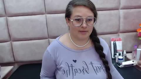 sara_thonson_ online show from 02/09/25, 09:05