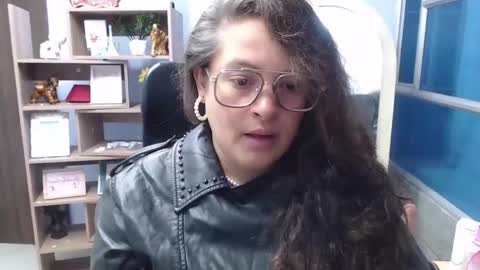 sara_thonson_ online show from 02/19/25, 02:55