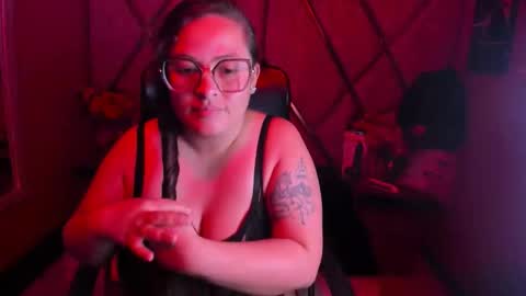 sara_thonson_ online show from 11/22/25, 03:38