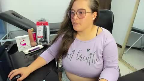 sara_thonson_ online show from 02/12/26, 08:15