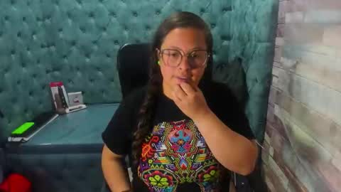 sara_thonson_ online show from 04/15/26, 04:41