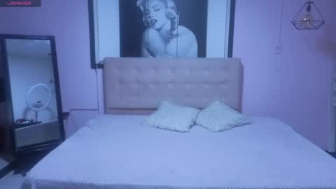 sara_valderrama_ online show from 04/27/26, 12:36