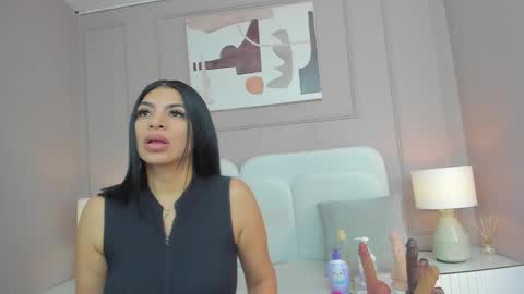 Snapshot of sara_vanegas1 chatting on 09/28/25, 11:48 Sara online show from 09/28/25, 11:48