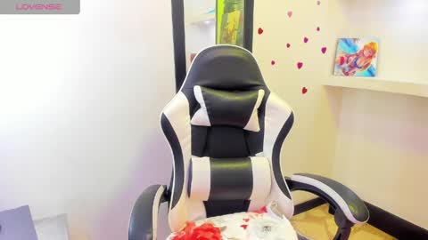  1 online show from 04/29/26, 04:16