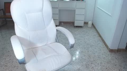 Snapshot of sara_y_rauw chatting on 01/05/25, 12:52 Sara online show from 01/05/25, 12:52