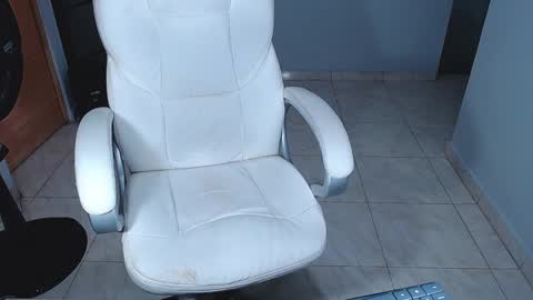 Snapshot of sara_y_rauw chatting on 01/19/25, 04:54 Sara online show from 01/19/25, 04:54