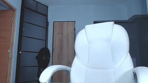 Snapshot of sara_y_rauw chatting on 02/15/25, 12:59 Sara online show from 02/15/25, 12:59