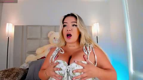 Snapshot of saraa_milleer chatting on 03/17/26, 08:45 Sara Miller online show from 03/17/26, 08:45