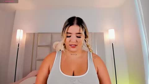 Snapshot of saraa_milleer chatting on 03/30/26, 08:32 Sara Miller online show from 03/30/26, 08:32