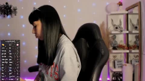 Snapshot of saraadesire chatting on 12/17/24, 12:01 Sara online show from 12/17/24, 12:01