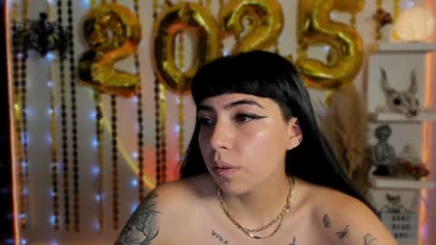 Snapshot of saraadesire chatting on 12/31/24, 11:06 Sara online show from 12/31/24, 11:06