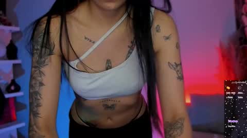 Snapshot of saraadesire chatting on 10/21/25, 11:27 Sara online show from 10/21/25, 11:27