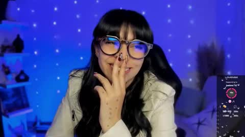 Snapshot of saraadesire chatting on 12/19/25, 02:07 Sara online show from 12/19/25, 02:07