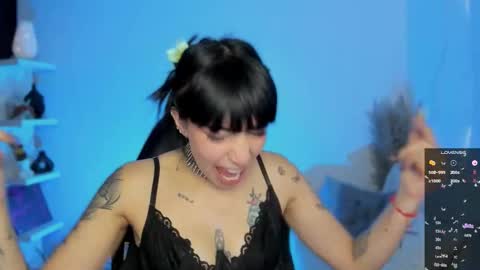 Snapshot of saraadesire chatting on 12/19/25, 09:33 Sara online show from 12/19/25, 09:33