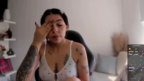 Snapshot of saraadesire chatting on 12/21/25, 04:36 Sara online show from 12/21/25, 04:36