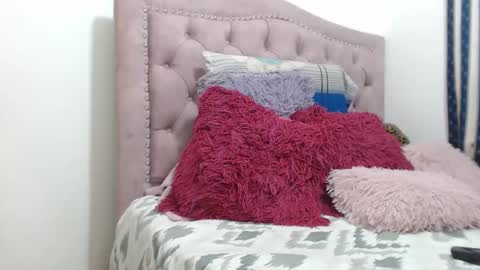 Snapshot of saraadollxx chatting on 10/16/25, 07:37 Sara online show from 10/16/25, 07:37