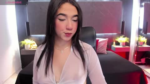 Snapshot of saraamills chatting on 03/27/26, 03:45 Sara online show from 03/27/26, 03:45