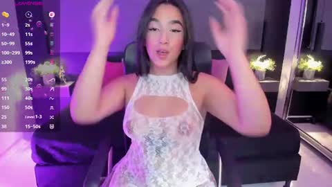 Snapshot of saraamills chatting on 07/15/26, 04:07 Sara online show from 07/15/26, 04:07