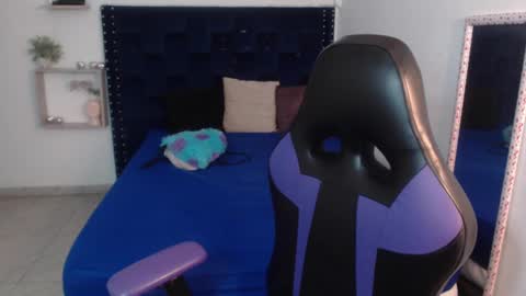 SARAHGIL online show from 02/12/25, 09:22