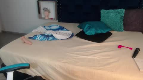 SARAHGIL online show from 02/25/25, 11:55