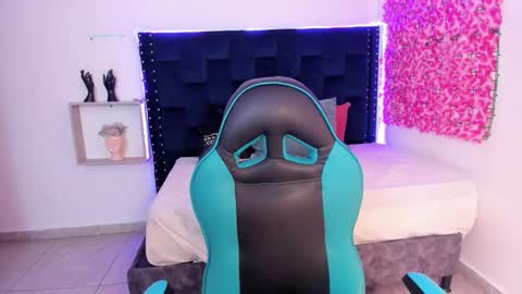 SARAHGIL online show from 10/23/25, 09:57