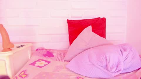 Snapshot of sarabi_ebony chatting on 03/11/25, 06:41  Ebony Pocahontas  online show from 03/11/25, 06:41