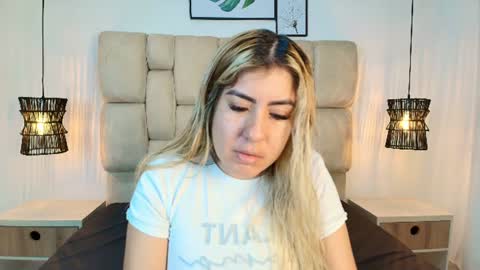 Snapshot of sarablonde_t chatting on 06/29/26, 02:50 sarablonde_t online show from 06/29/26, 02:50