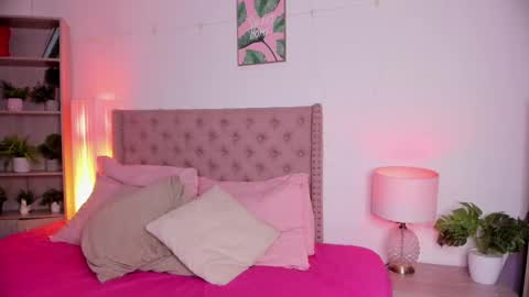 Snapshot of sarada_parker chatting on 12/17/24, 07:37 Sarada Parker online show from 12/17/24, 07:37