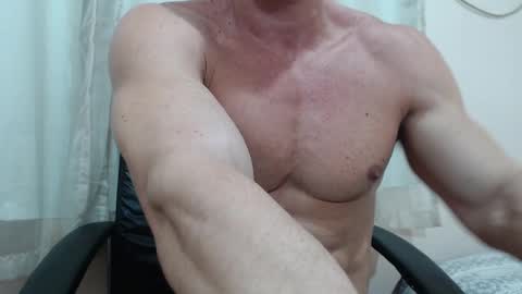 saradorj92 online show from 09/10/25, 02:44