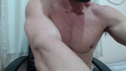 saradorj92 online show from 09/12/25, 04:23