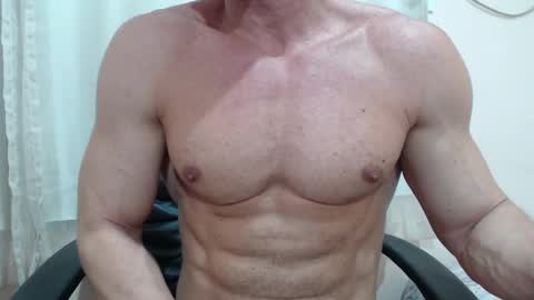 saradorj92 online show from 09/18/25, 02:13