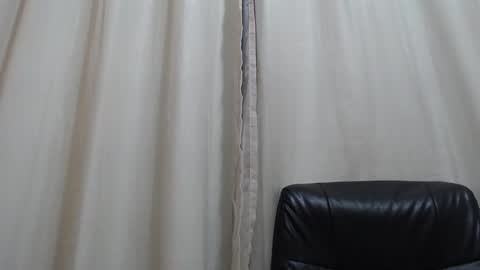 saradorj92 online show from 10/22/25, 04:35