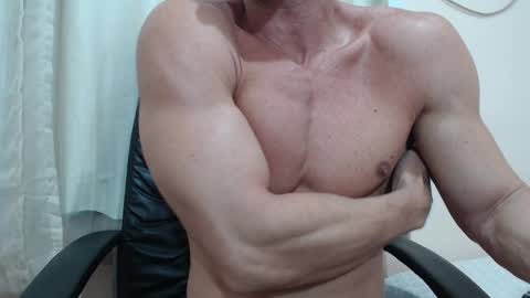 saradorj92 online show from 11/11/25, 08:14