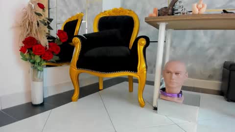Sara Ferrera online show from 10/12/25, 04:44
