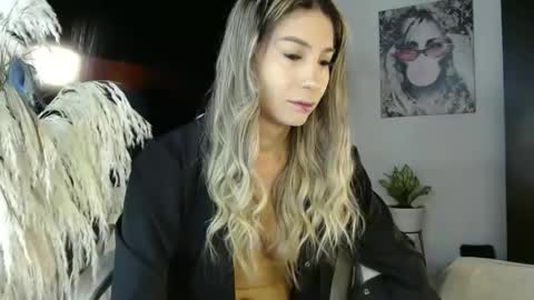 Snapshot of saragoddesshot chatting on 10/30/25, 11:33 CALL ME LOVE SARITA online show from 10/30/25, 11:33