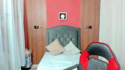 Snapshot of sarah_angelll chatting on 12/16/24, 12:16 sarah online show from 12/16/24, 12:16