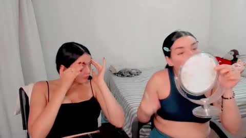 Snapshot of sarah_angelll chatting on 12/20/24, 10:32 sarah online show from 12/20/24, 10:32